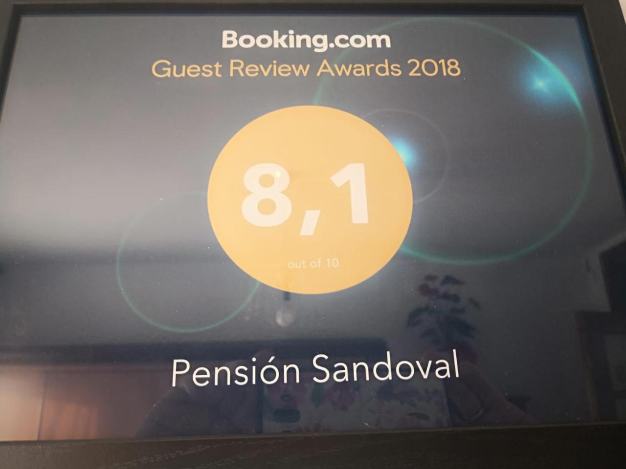 Pension Sandoval León Exteriör bild